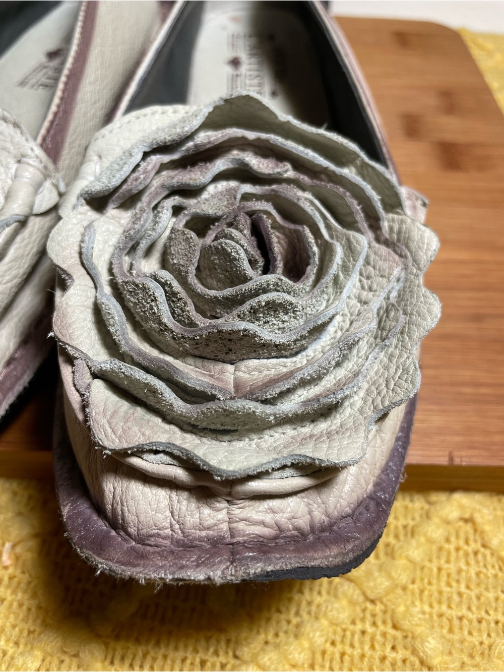 L'Artiste Spring Step Women's Floral Leather Loafers in  Dezi Pale Purple - Picture 3 of 6